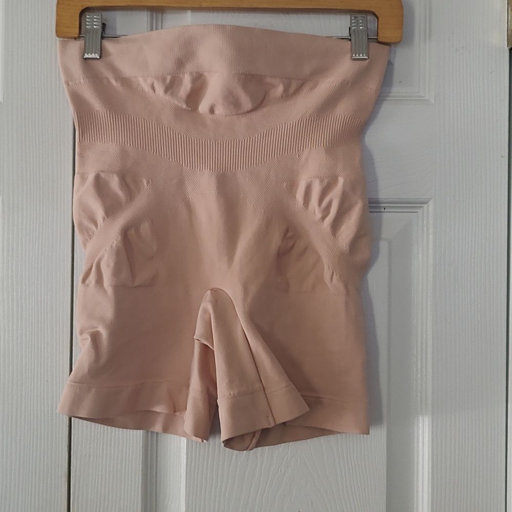 MAGISCULPT medium control high waist thigh shaper.  Style HPO30  Sz 16/18 NWOT